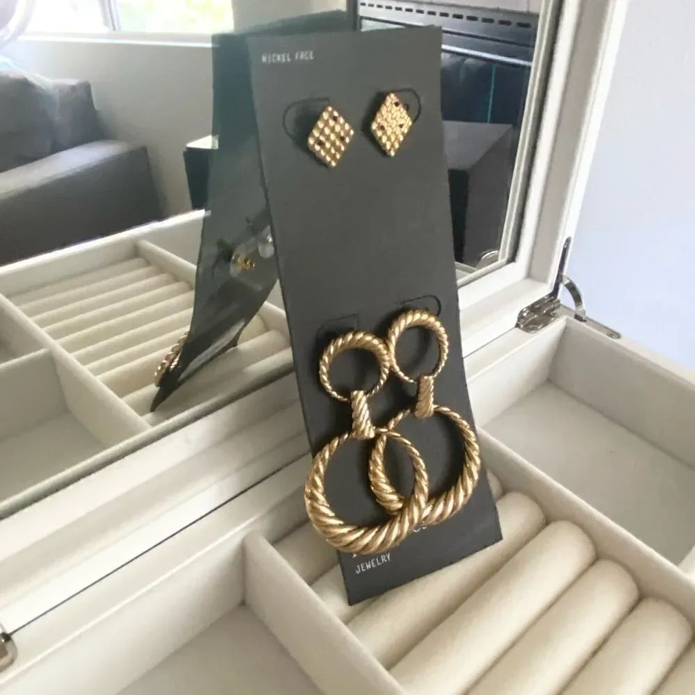 Freeโpress earringย setโ